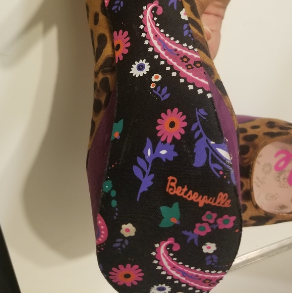Betsey Johnson leopard shoes - Picture 3 of 3